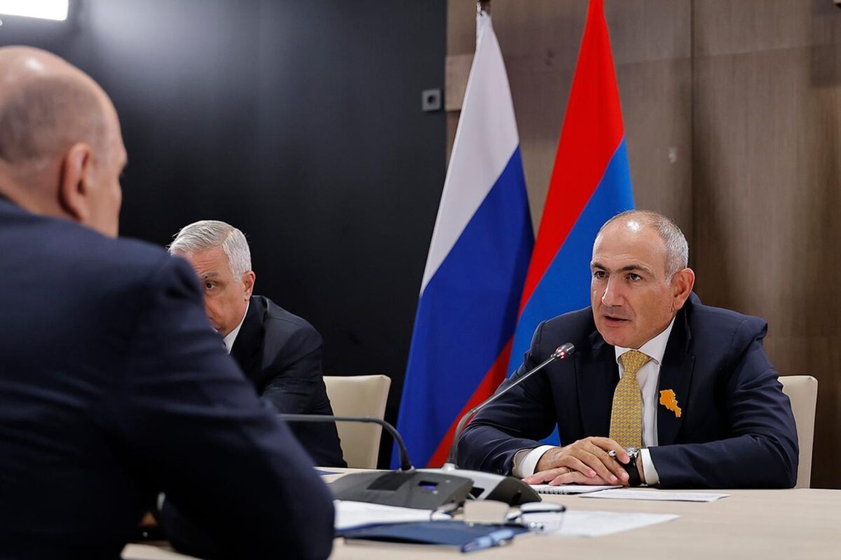 Никол Пашинян и Михаил Мишустин